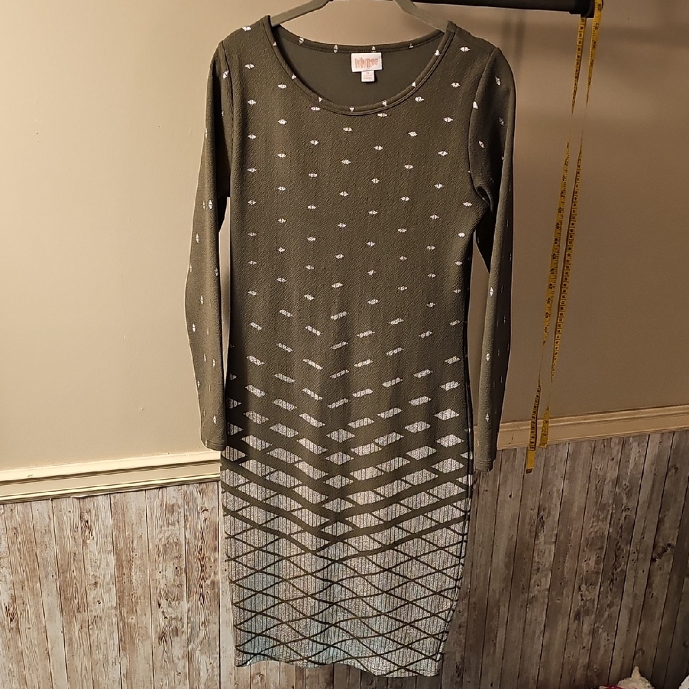 E4🔹️Green Sheath Dress Long Sleeve Crew Neck